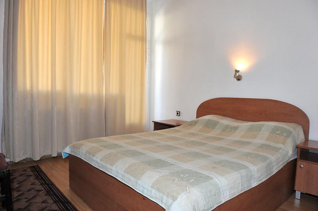 Family Hotel Blazhi Сандански Экстерьер фото