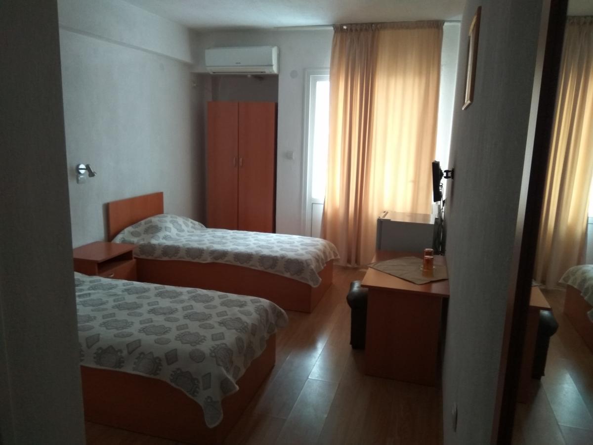 Family Hotel Blazhi Сандански Экстерьер фото
